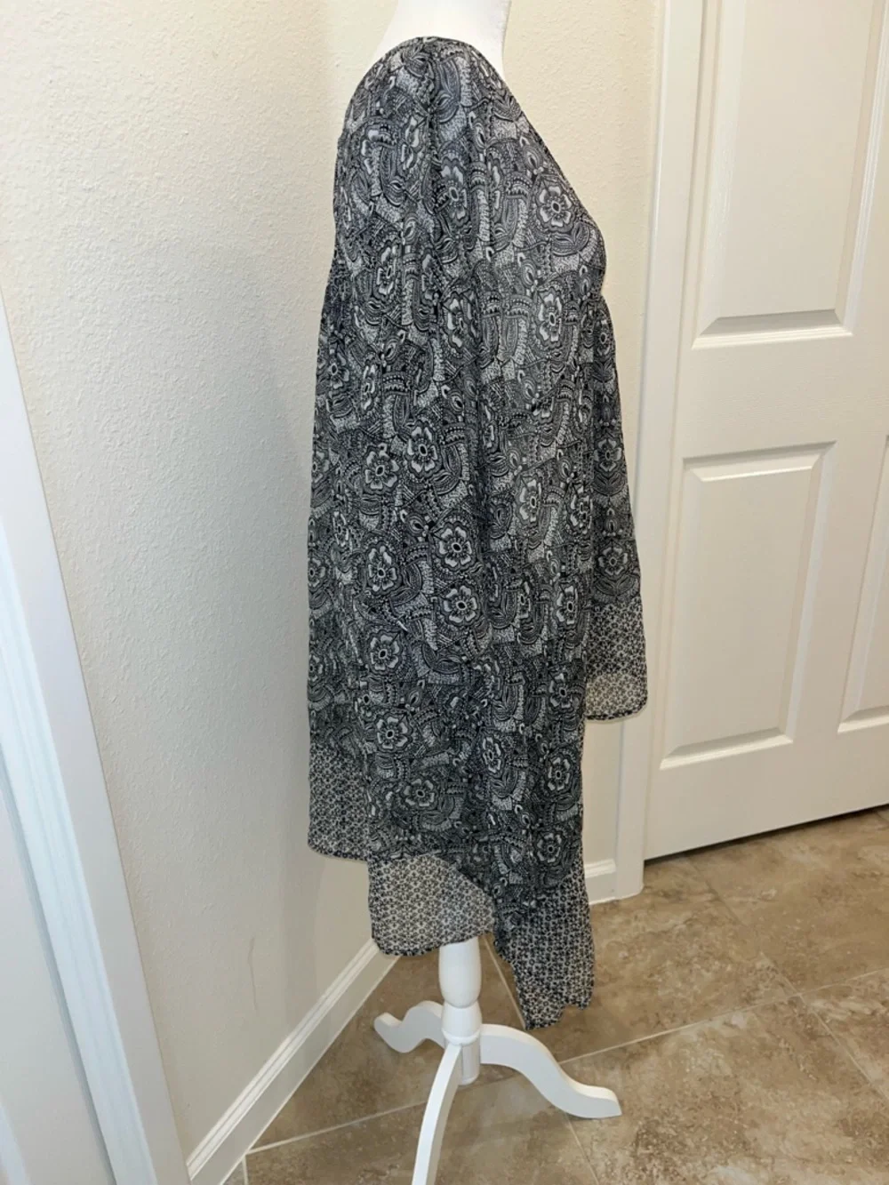 Abercrombie & Fitch Black & White Printed V-Neck Swim Coverup
